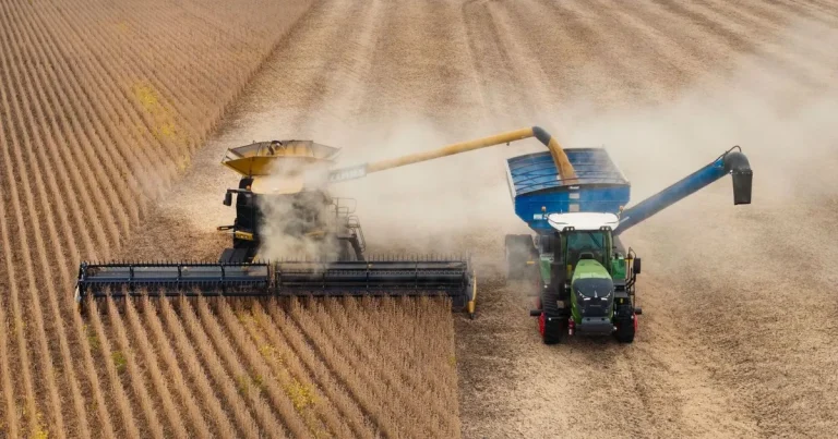 ترامب: إحجام الصين عن شراء فول الصويا مننا يعد عملاً عدائياً