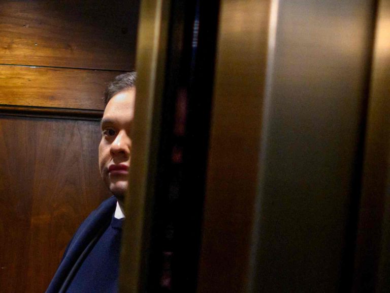 ترامب يخفف عقوبة نائب جمهوري سابق مدان بالفساد | أخبار