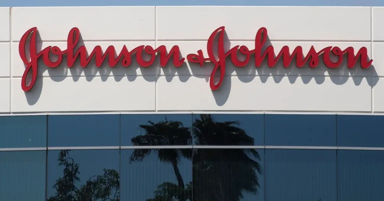 تغريم جونسون آند جونسون نحو مليار دولار لامرأة توفيت تغريم جونسون آند جونسون نحو مليار دولار لامرأة توفيت