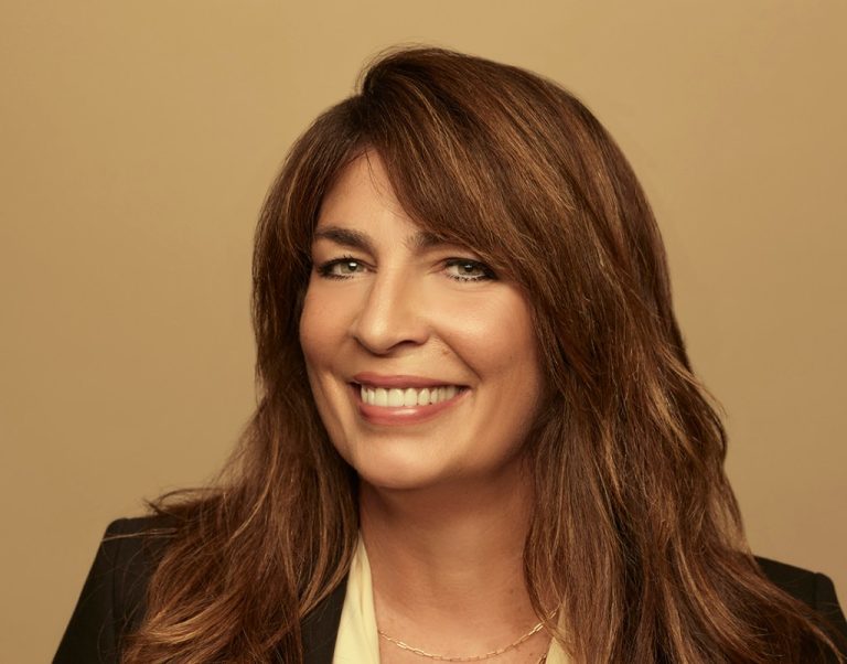 تقاعدت رئيسة الدعاية في استوديو LongtimeDisney Worldwide ميشيل سيويل تقاعدت رئيسة الدعاية في استوديو LongtimeDisney Worldwide ميشيل سيويل