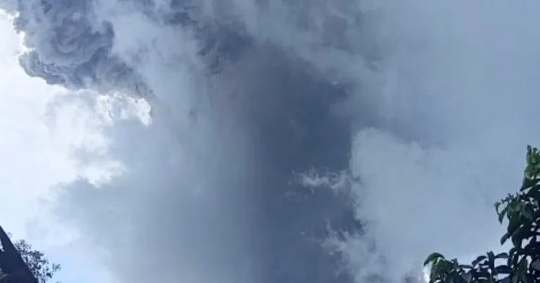 ثوران بركان ليوتوبي لاكي-لاكي في إندونيسيا ثوران بركان ليوتوبي لاكي-لاكي في إندونيسيا