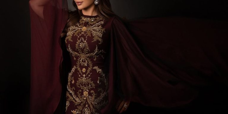 رمز للمرأة الشرقية المعاصرة.. إطلالات أصالة الوقورة تلهم أناقتك في السهرات الرمضانية القادمة رمز للمرأة الشرقية المعاصرة.. إطلالات أصالة الوقورة تلهم أناقتك في السهرات الرمضانية القادمة