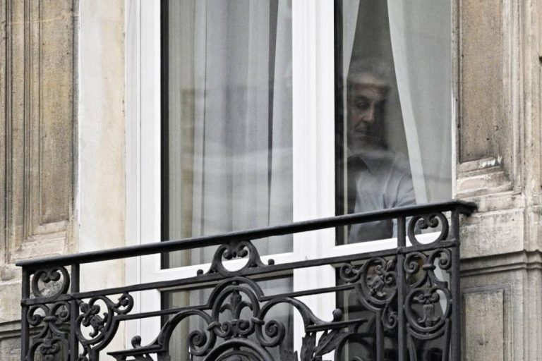 زنازين الزعماء... كثر سبقوا ساركوزي إلى السجن