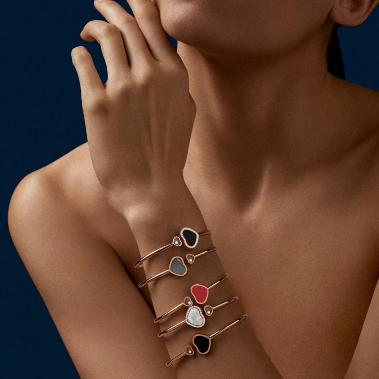 ساعات ومجوهرات
                        الأساور الذهبية الرفيعة تتألق هذا الخريف بأسلوب راقٍ من شوبارد
                        
                            11 تشرين الأول 2025