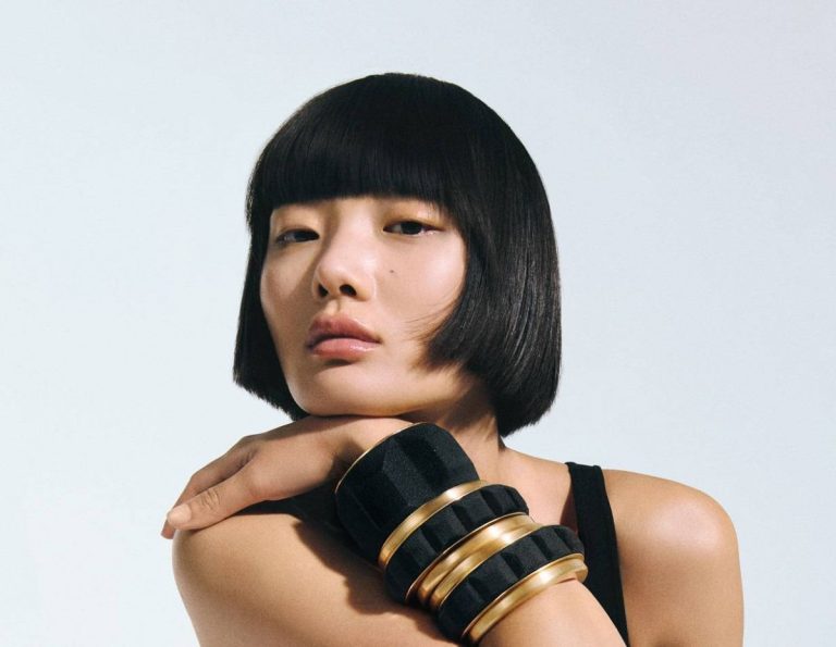 ساعات ومجوهرات
                        موضة Bangle or Cuff في عالم المجهرات… الجرأة والنعومة
                        
                            25 تشرين الأول 2025 ساعات ومجوهرات
                        موضة Bangle or Cuff في عالم المجهرات... الجرأة والنعومة
                        
                            25 تشرين الأول 2025