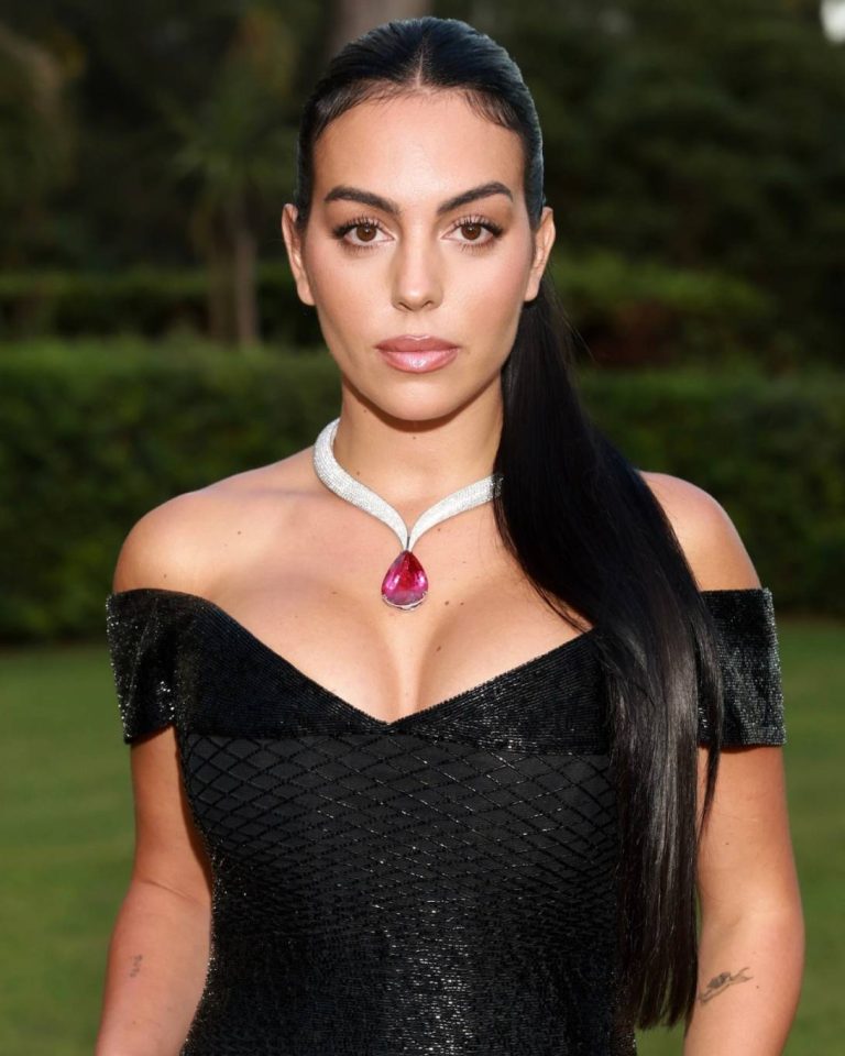 ساعات ومجوهرات
                        نجمات يخترن هذا العقد الساحر من مجوهرات Chopard
                        
                            17 تشرين الأول 2025 ساعات ومجوهرات
                        نجمات يخترن هذا العقد الساحر من مجوهرات Chopard
                        
                            17 تشرين الأول 2025