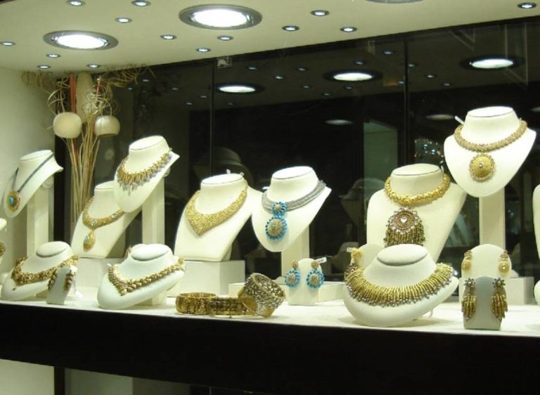 طلاء الفضة بالذهب لمواجهة غلاء “المهور” في الجزائر طلاء الفضة بالذهب لمواجهة غلاء "المهور" في الجزائر