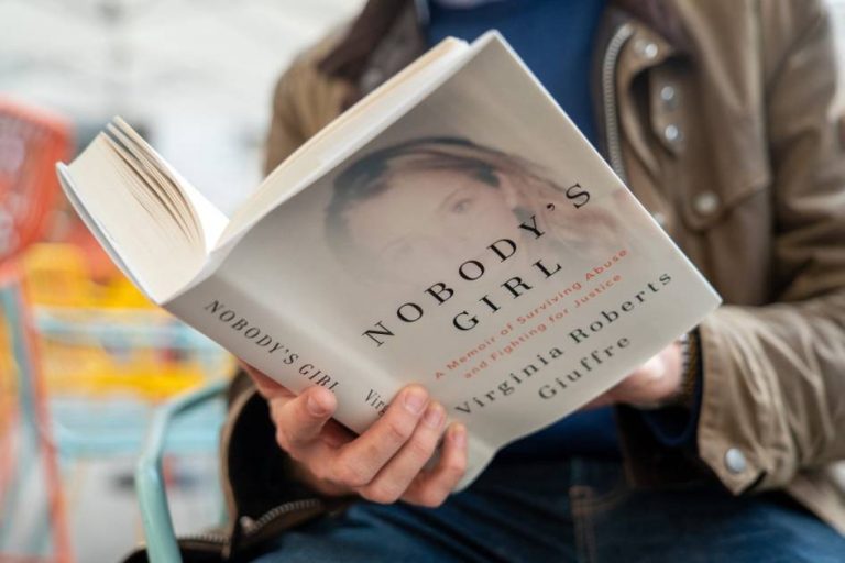 “فتاة لا تخص أحدا” تفضح الأمير آندرو في موتها "فتاة لا تخص أحدا" تفضح الأمير آندرو في موتها