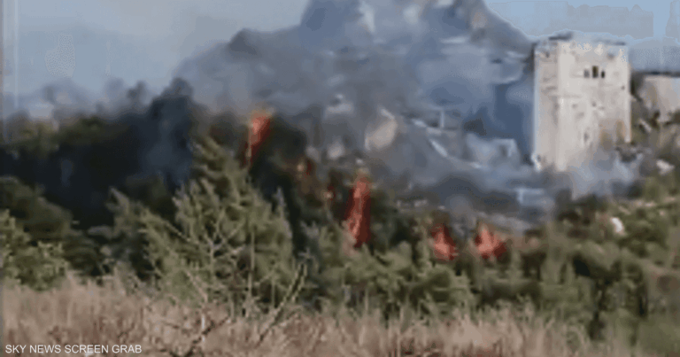 فيديو.. حريق في قلعة صلاح الدين الأثرية بريف اللاذقية فيديو.. حريق في قلعة صلاح الدين الأثرية بريف اللاذقية
