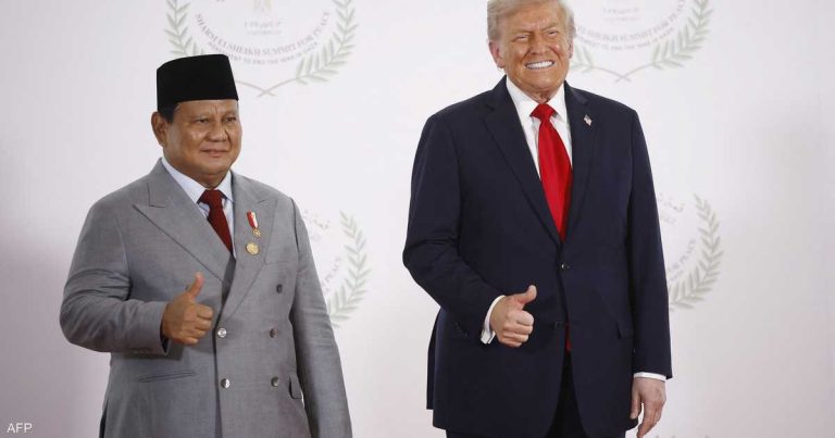 فيديو: "ميكروفون مفتوح" يكشف طلب رئيس إندونيسيا من ترامب