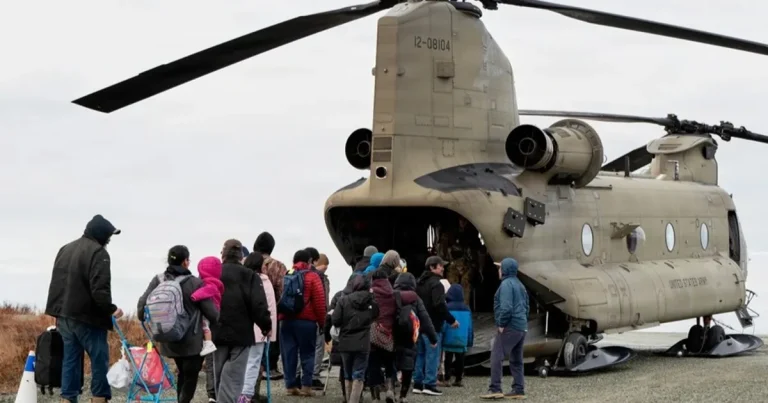 فيضانات ألاسكا.. إجلاء المئات وجهود لدعم المناطق المنكوبة فيضانات ألاسكا.. إجلاء المئات وجهود لدعم المناطق المنكوبة