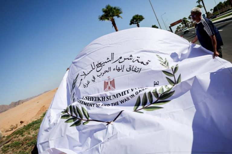 قمة شرم الشيخ: ما فعله الاقتصاد بالمصريين تمحوه السياسة قمة شرم الشيخ: ما فعله الاقتصاد بالمصريين تمحوه السياسة