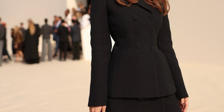 قوة الأسود بتصاميم متفرّدة سيطرت على إطلالات المؤثرات في أسبوع الموضة الباريسي
