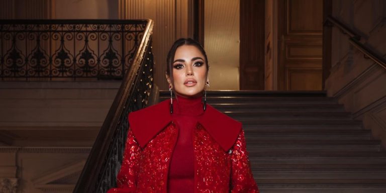 كيف تظهرين بالأحمر الجذاب في إطلالاتك الخريفية من وحي أناقة درة؟