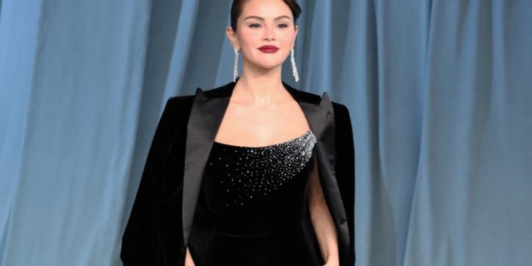 كيم كارداشيان تغطي وجهها مجددا وجينا أورتيجا بملابس معدنية.. ابداعات فنية مبتكرة ترسم أناقة النجمات في Academy Museum Gala كيم كارداشيان تغطي وجهها مجددا وجينا أورتيجا بملابس معدنية.. ابداعات فنية مبتكرة ترسم أناقة النجمات في Academy Museum Gala