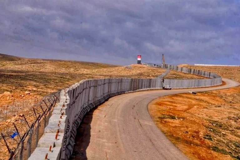 لا مناطق رخوة ولا تسللات على الحدود.. أحزمة أمنية وعشائر تساند خطة الحماية » وكالة بغداد اليوم الاخبارية لا مناطق رخوة ولا تسللات على الحدود.. أحزمة أمنية وعشائر تساند خطة الحماية » وكالة بغداد اليوم الاخبارية