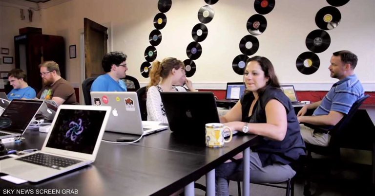 ما هو نظام “996” ولماذا يجذب عمالقة وادي السيليكون؟ على كل موظف أن يوازن بين العمل والحياة