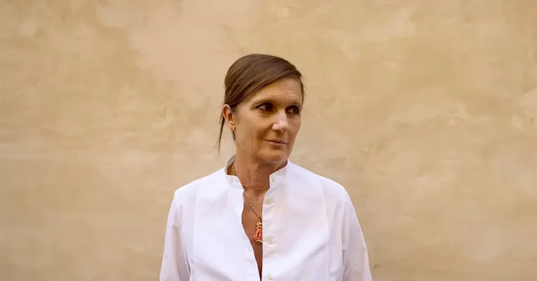 ماريا غراتسيا كيوري تتولى منصب المديرة الإبداعية في دار فندي ماريا غراتسيا كيوري تتولى منصب المديرة الإبداعية في دار فندي