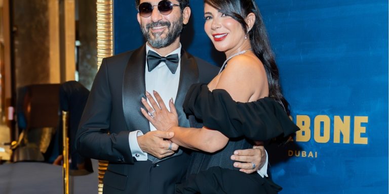 منى زكي تتألق في دبي تؤكد أن الأحمر لا يفقد بريقه إلى الأبد منى زكي تتألق في دبي تؤكد أن الأحمر لا يفقد بريقه إلى الأبد