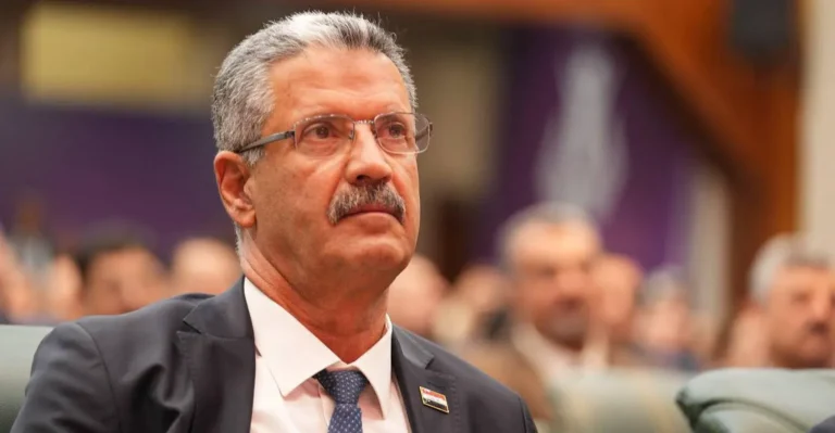 وزير النفط: العراق سيصل مرحلة الاكتفاء الذاتي من البنزين ويخطط لتصديره وزير النفط: العراق سيصل مرحلة الاكتفاء الذاتي من البنزين ويخطط لتصديره