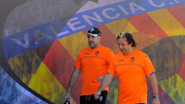 وفاة أوتشوتورينا “أحد حراس المرمى التاريخيين” لريال مدريد عن 64 عاما بعد صراع مع المرض وفاة أوتشوتورينا "أحد حراس المرمى التاريخيين" لريال مدريد عن 64 عاما بعد صراع مع المرض