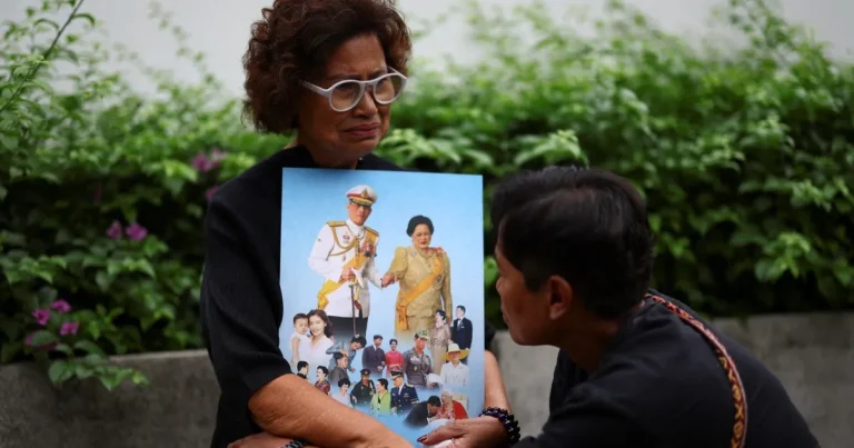 وفاة ملكة تايلندا الأم سيريكيت عن 93 عاماً