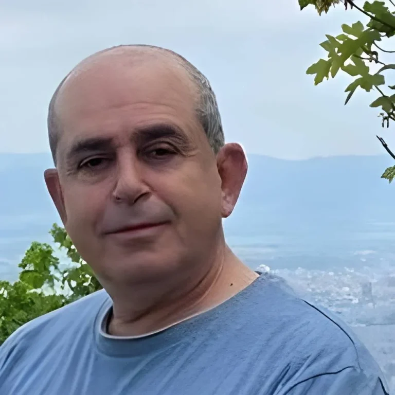 يثير حماستي أن أترجم لمؤلفين يجهلهم القارئ العربي يثير حماستي أن أترجم لمؤلفين يجهلهم القارئ العربي