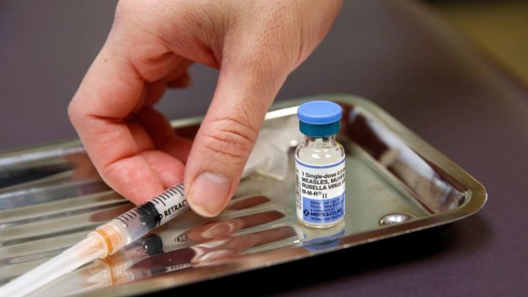 يدعو مدير مركز السيطرة على الأمراض بالنيابة ، مستشهداً بتوجيهات ترامب ، إلى تقسيم MMR إلى ثلاثة على الرغم من عدم وجود دليل على الفائدة يدعو مدير مركز السيطرة على الأمراض بالنيابة ، مستشهداً بتوجيهات ترامب ، إلى تقسيم MMR إلى ثلاثة على الرغم من عدم وجود دليل على الفائدة