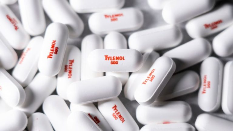 يعارض صانع Tylenol تغيير التسمية المحتمل الذي يربط استخدام مسكنات الألم أثناء الحمل بالتوحد يعارض صانع Tylenol تغيير التسمية المحتمل الذي يربط استخدام مسكنات الألم أثناء الحمل بالتوحد