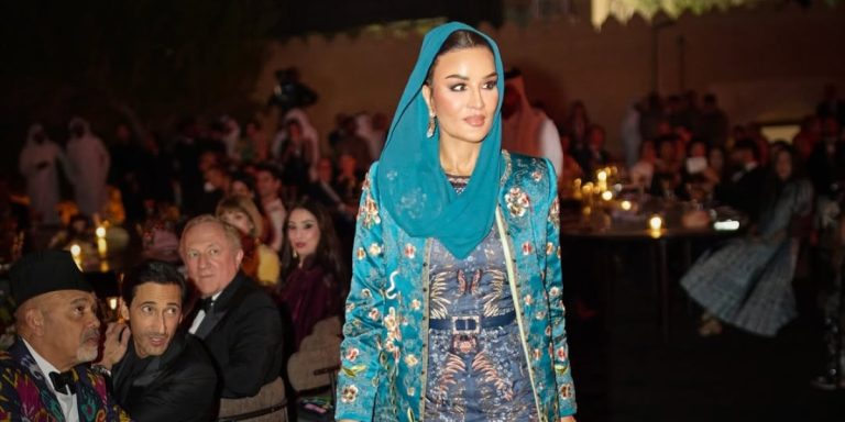 أحدثها في حفل Fashion Trust Arabia.. الشيخة موزا تبدع في تنسيق إطلالاتها بأسلوب شرقي معاصر يلهم المرأة العربية الأنيقة