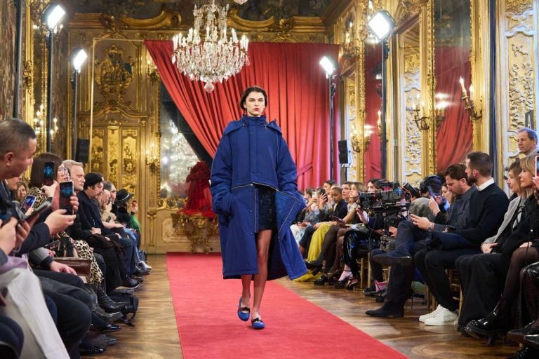 أزياء
اللون الأزرق يسيطر على شتاء 2026: سر جاذبيته في عروض الأزياء العالمية
18 تشرين الثاني 2025 أزياء
اللون الأزرق يسيطر على شتاء 2026: سر جاذبيته في عروض الأزياء العالمية
18 تشرين الثاني 2025