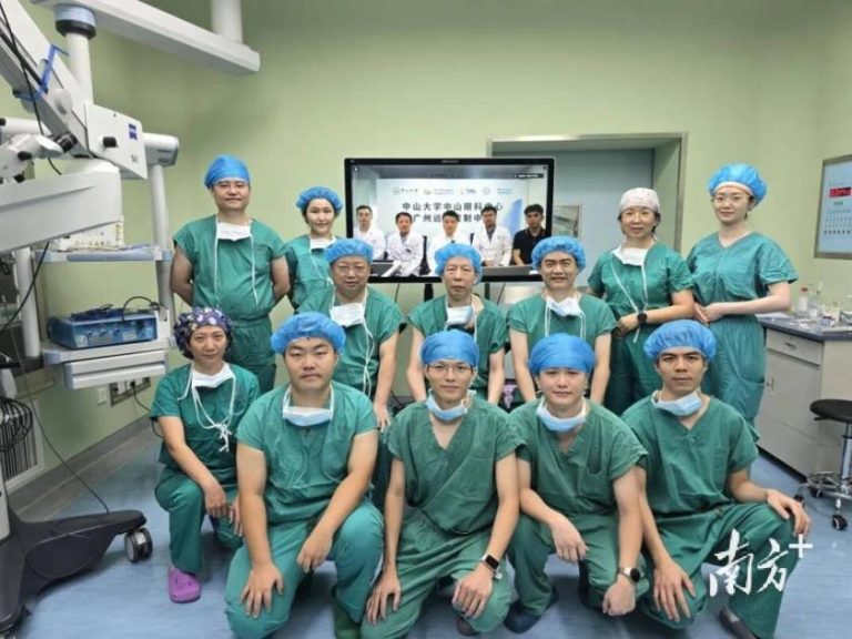 إجراء جراحة عيون عن بعد باستخدام «روبوت» إجراء جراحة عيون عن بعد باستخدام «روبوت»