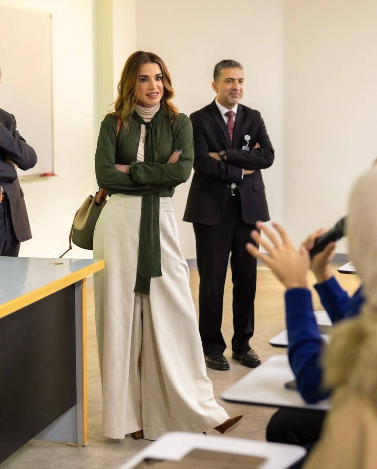 إطلالات المشاهير
                        أناقة طبيعية: إطلالة متناسقة تجمع بين الكلاسيكية والعصرية
                        
                            26 تشرين الثاني 2025