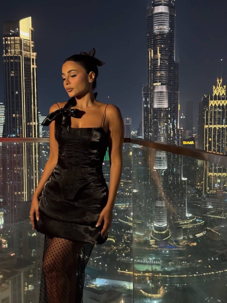 إطلالات المشاهير
                        إطلالة مهيرة عبد العزيز في الهالوين تجمع بين الجرأة والأناقة على طريقة كيم كارداشيان
                        
                            01 تشرين الثاني 2025