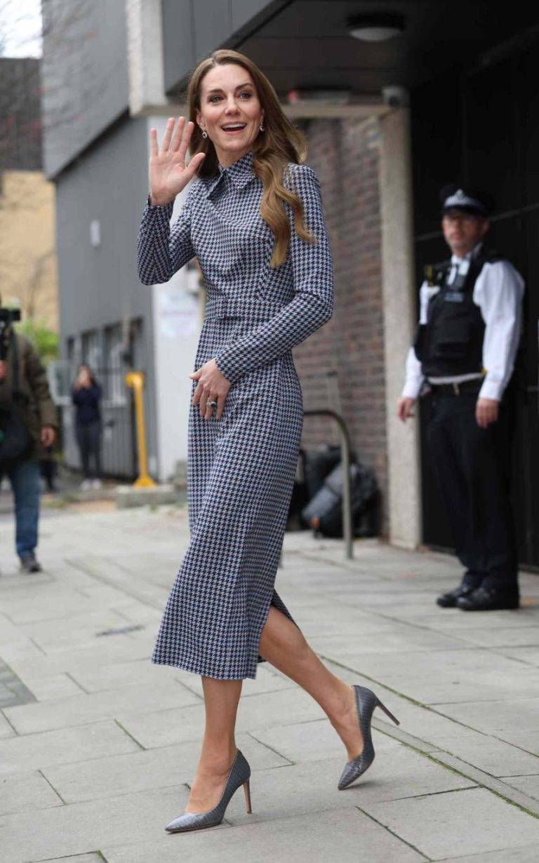 إطلالات المشاهير
كيت ميدلتون تعيد ارتداء أحد فساتينها… مع لمسة إضافية
28 تشرين الثاني 2025 إطلالات المشاهير
كيت ميدلتون تعيد ارتداء أحد فساتينها... مع لمسة إضافية
28 تشرين الثاني 2025