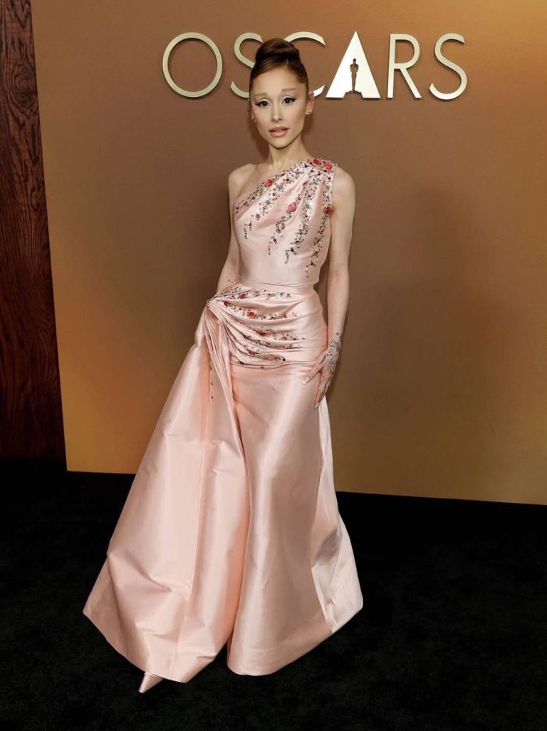 إطلالات النجوم
                         أريانا غراندي بفستان مميز من Dior لخريف وشتاء 2007
                        
                            18 تشرين الثاني 2025