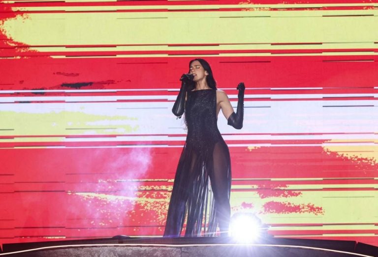 إطلالات النجوم
دوا ليبا تتألق بفستان شبكي وشراريب
28 تشرين الثاني 2025 إطلالات النجوم
دوا ليبا تتألق بفستان شبكي وشراريب
28 تشرين الثاني 2025