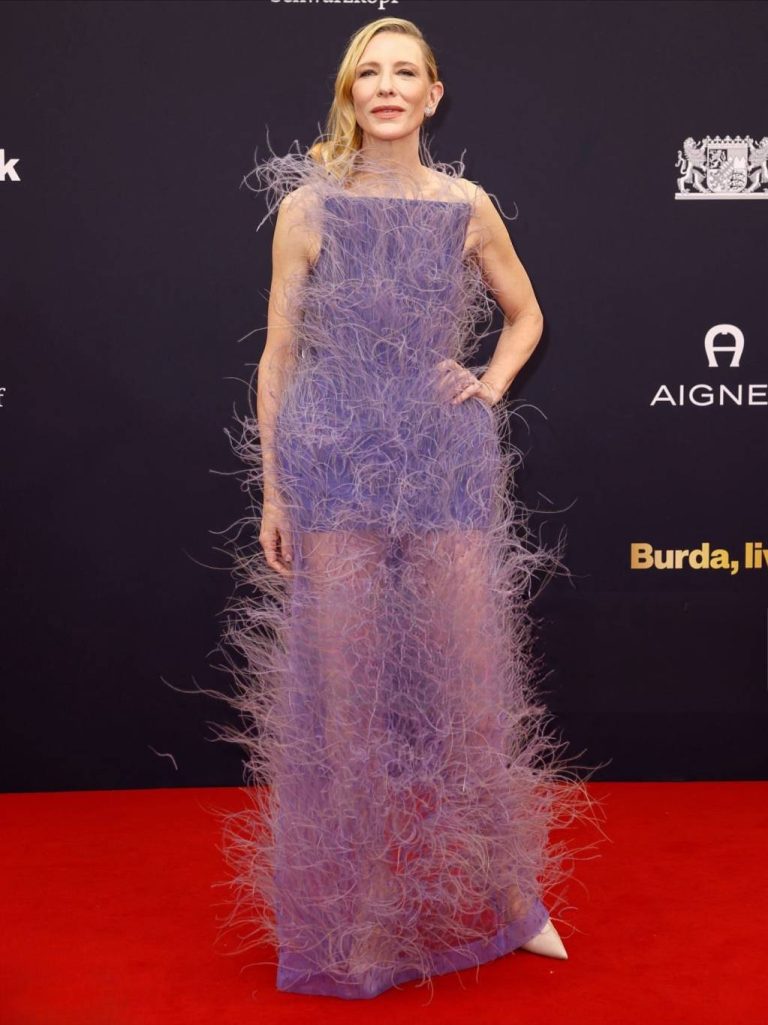 إطلالات النجوم
فستان كيت بلانشيت الشفّاف المنحوت مصنوع من “أول ريش نباتي في العالم”
14 تشرين الثاني 2025 إطلالات النجوم
فستان كيت بلانشيت الشفّاف المنحوت مصنوع من "أول ريش نباتي في العالم"
14 تشرين الثاني 2025