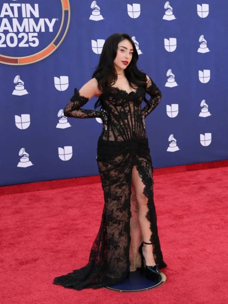 إطلالات النجوم
نيكي نيكول تختار جرأة الدانتيل الأسود بعد انفصالها عن لامين يامال
14 تشرين الثاني 2025 إطلالات النجوم
نيكي نيكول تختار جرأة الدانتيل الأسود بعد انفصالها عن لامين يامال
14 تشرين الثاني 2025