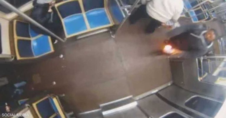 اتهام رجل في شيكاغو بإشعال النار في امرأة داخل قطار اتهام رجل في شيكاغو بإشعال النار في امرأة داخل قطار