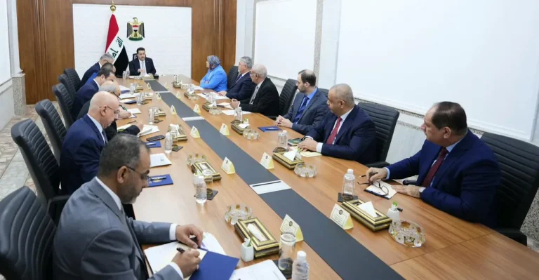 اجتماع وزاري يتابع ملف تعظيم الإيرادات ودفع المستحقات من قبل وزارة المالية اجتماع وزاري يتابع ملف تعظيم الإيرادات ودفع المستحقات من قبل وزارة المالية