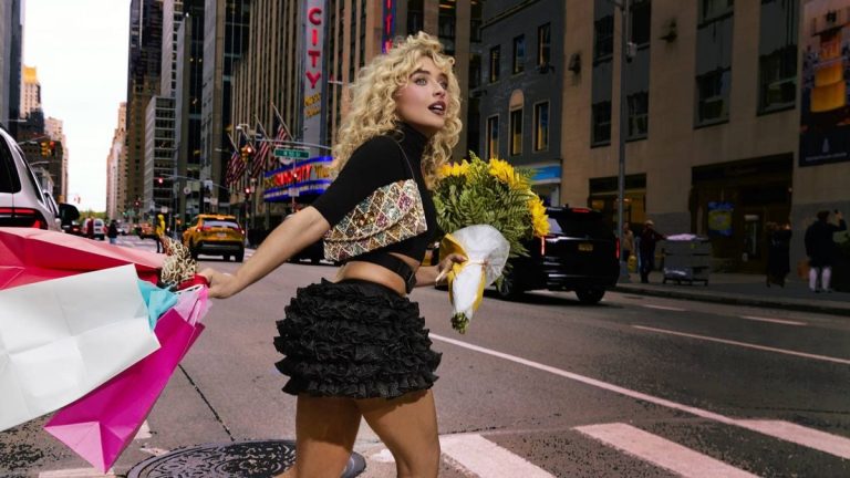 اكسسوارات
حقيبة VALENTINO GARAVANI DEVAIN تعبير جديد عن الشعور بالخفة والحرية
07 تشرين الثاني 2025 اكسسوارات
حقيبة VALENTINO GARAVANI DEVAIN تعبير جديد عن الشعور بالخفة والحرية
07 تشرين الثاني 2025