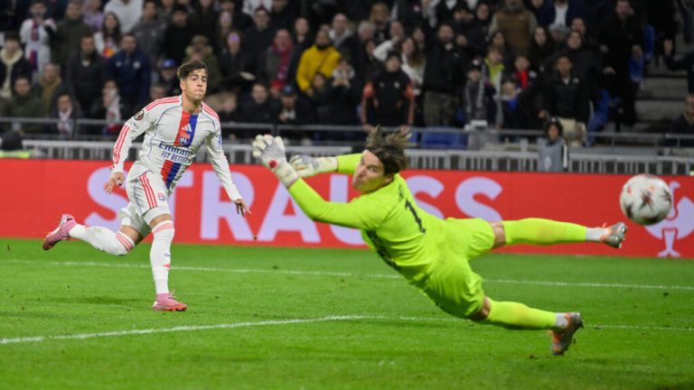 الدوري الأوروبي: أولمبيك ليون يتعرض لهزيمته الأوروبية الأولى أمام ريال بيتيس