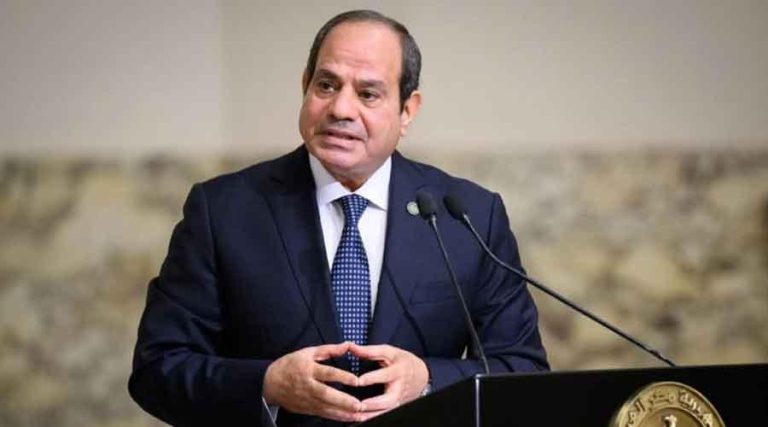 السيسي يوجه بمتابعة الحالة الصحية للفنان محمد صبحي