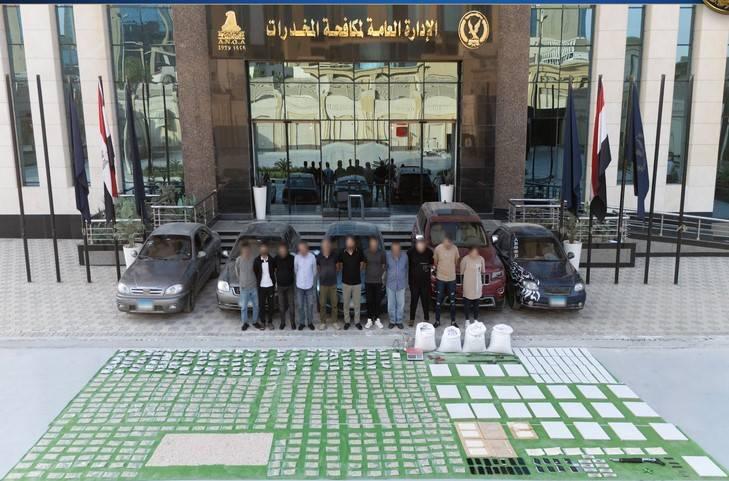 الشرطة المصرية تحبط تهريب 900 ألف قرص كبتاجون بـ 2.7 مليار الشرطة المصرية تحبط تهريب 900 ألف قرص كبتاجون بـ 2.7 مليار
