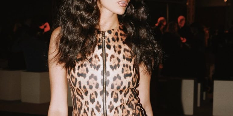 الطبعات الحيوانية ترمز للقوة والثقة في إطلالات نجمات الموضة.. لمسة تفرض حضورها في الموسم الخريفي