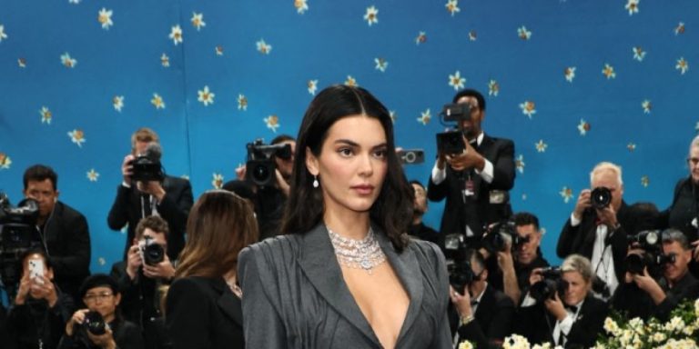 الفخامة والهدوء دليل كيندال جينر في اختيار إطلالاتها.. شاهدوا أجملها تزامنًا مع عيد ميلادها الـ30 الفخامة والهدوء دليل كيندال جينر في اختيار إطلالاتها.. شاهدوا أجملها تزامنًا مع عيد ميلادها الـ30