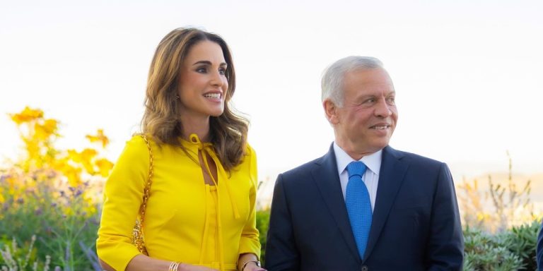 الملكة رانيا تحتفل بعيد ميلاد زوجها الملك عبد الله الثاني ونحن نرصد لكم أجمل إطلالاتها الرسمية بصحبته