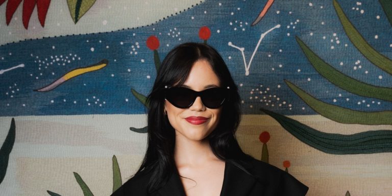 النجمات يتألقن في عرض ديور بأسبوع الأزياء الراقية في باريس واللون الأسود يخطف اهتمام الشابات