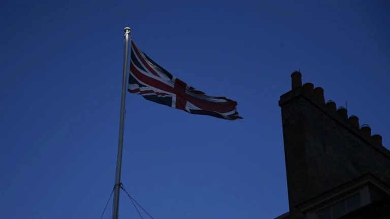 بريطانيا.. مثول أشخاص أمام القضاء بتهمة اقتحام شركة إسرائيلية بريطانيا.. مثول أشخاص أمام القضاء بتهمة اقتحام شركة إسرائيلية